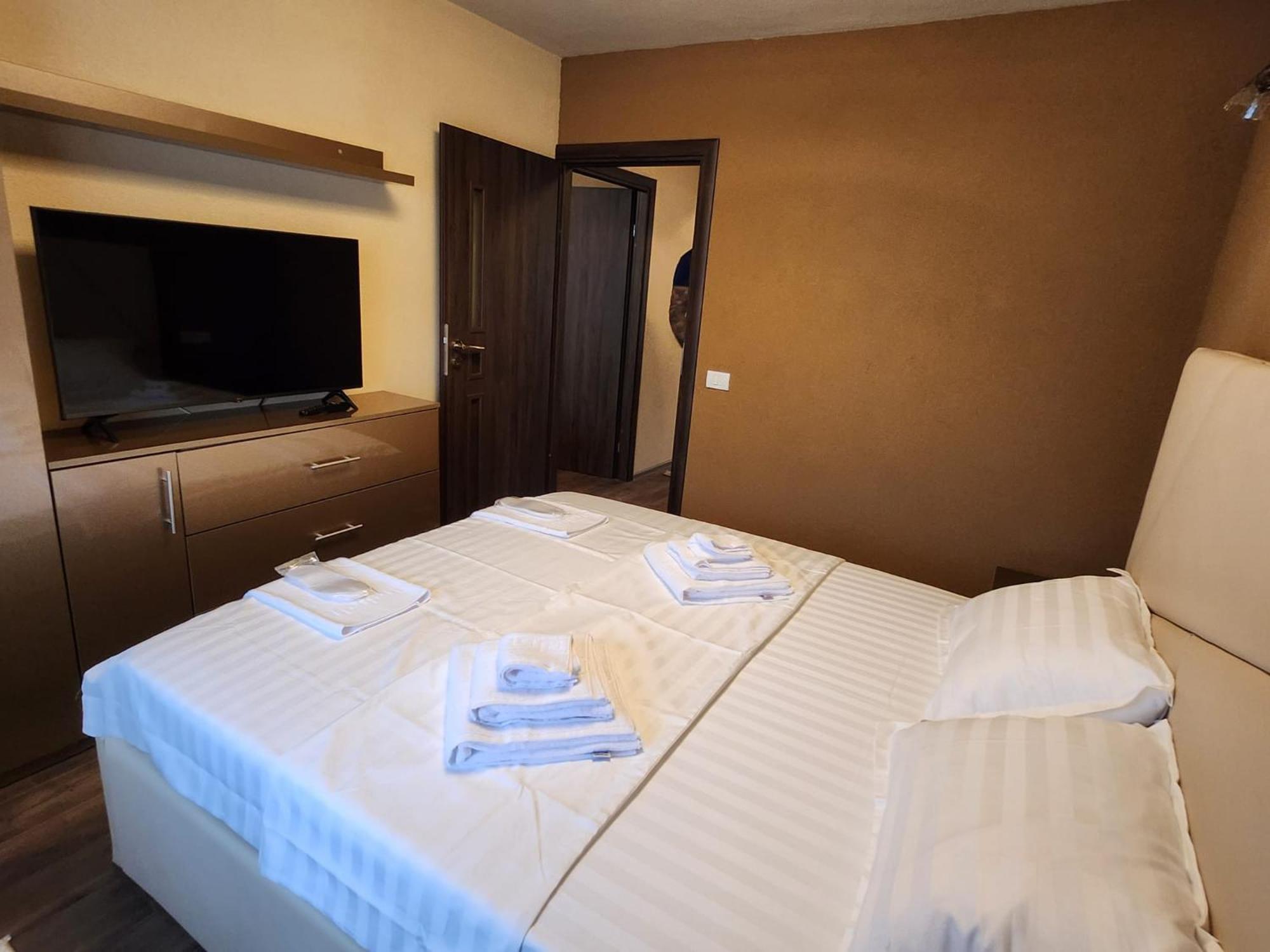 Apartament Iulius 4 Curtea de Argeş Esterno foto