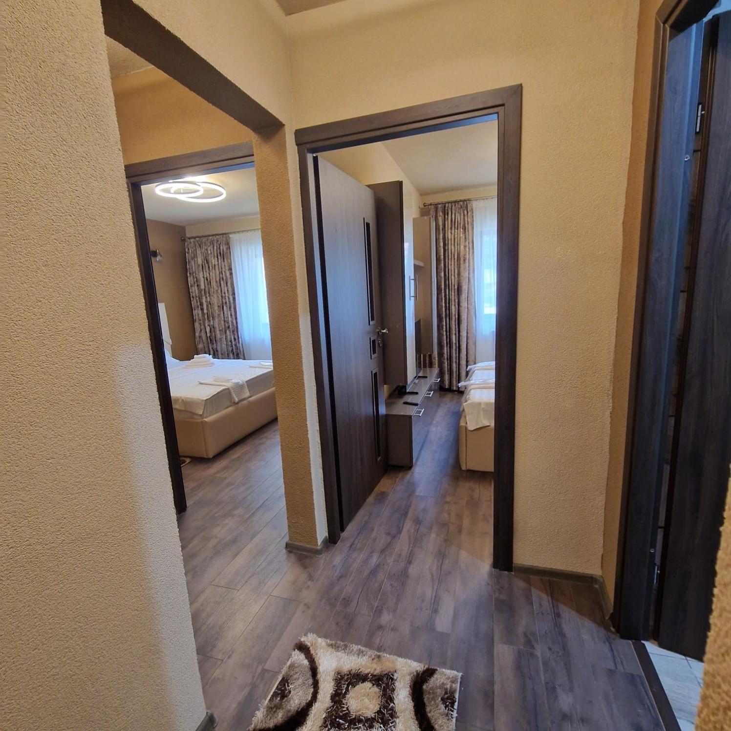 Apartament Iulius 4 Curtea de Argeş Esterno foto