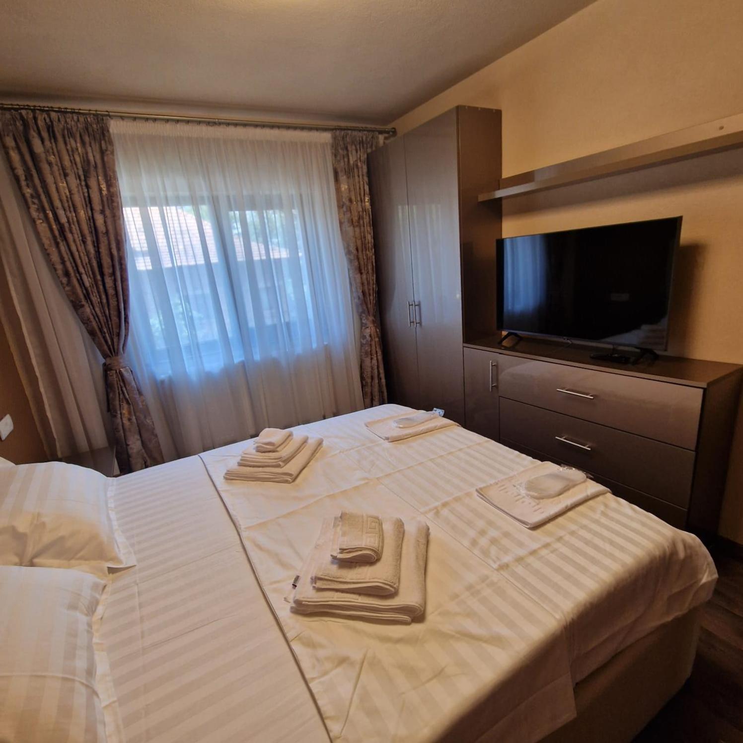 Apartament Iulius 4 Curtea de Argeş Esterno foto