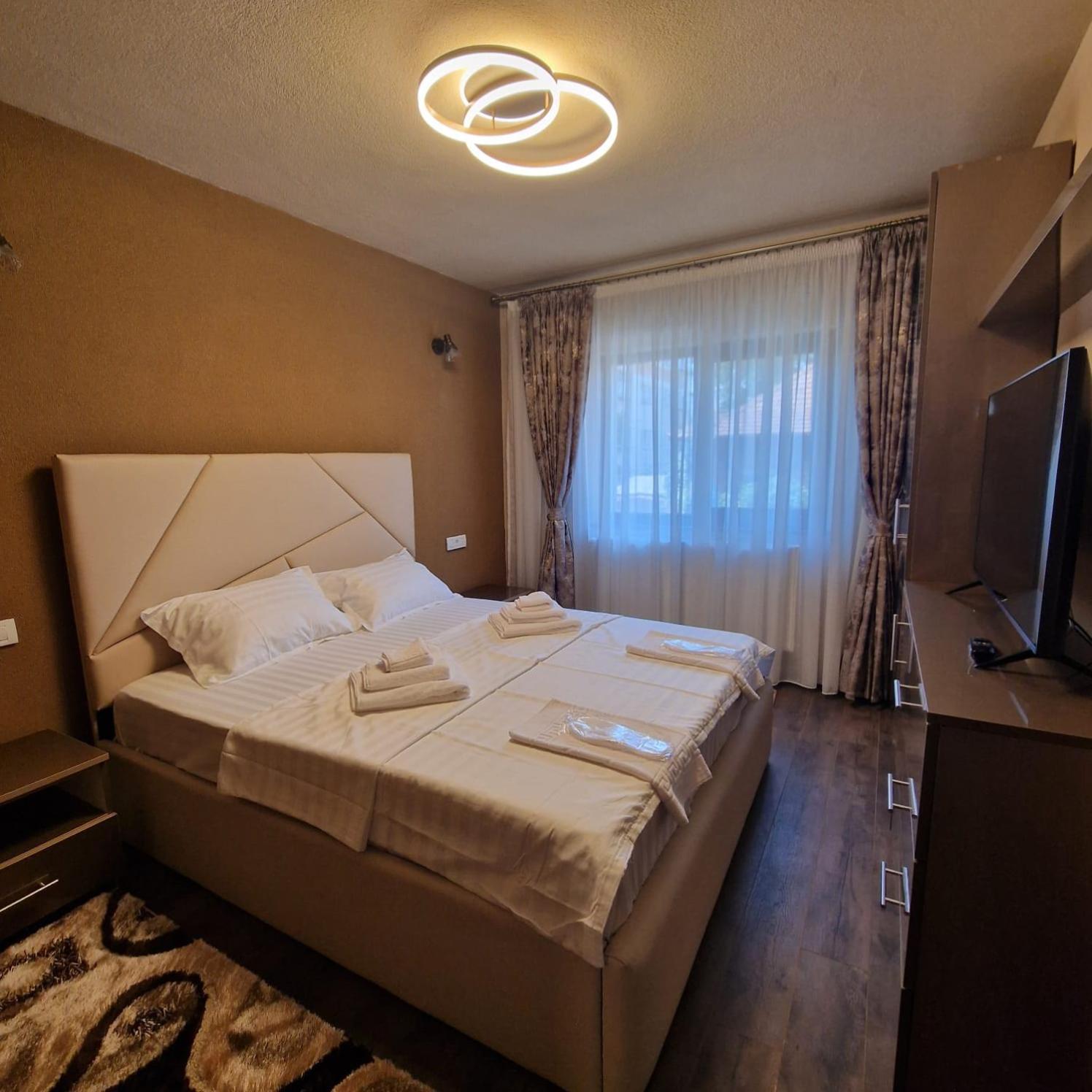Apartament Iulius 4 Curtea de Argeş Esterno foto