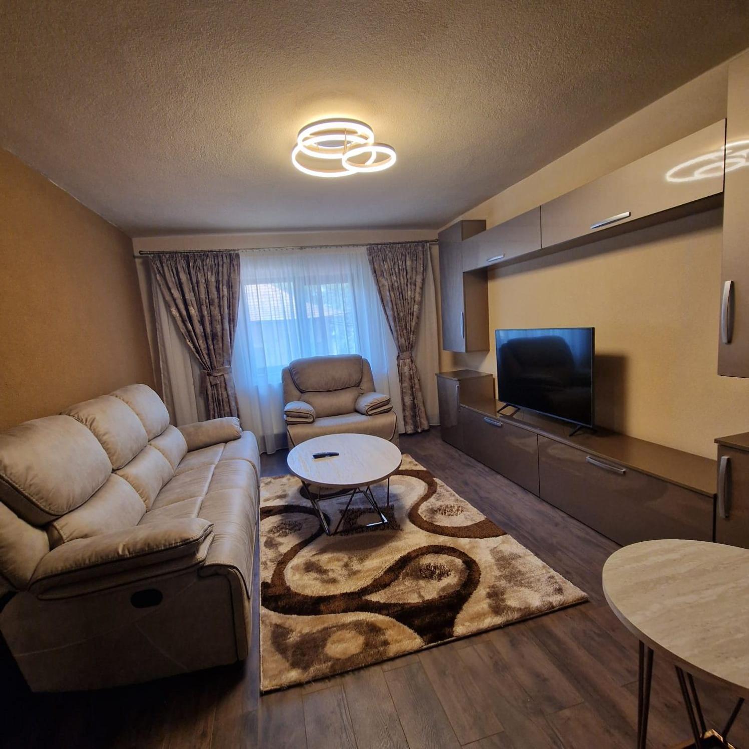 Apartament Iulius 4 Curtea de Argeş Esterno foto
