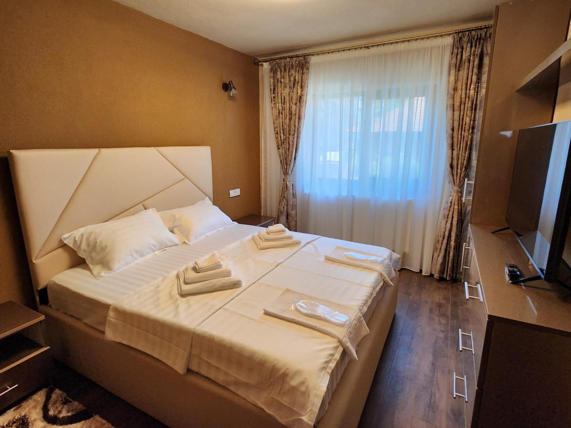 Apartament Iulius 4 Curtea de Argeş Esterno foto